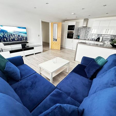 Rnm - Business Professionals Stay, Walsall City Centre, 2 Bedroom With Ensuite And Bathroom, Entire Place, Kitchen & Washroom With Amenities, Smart Tv, Easy Access, Fast Wifi, Parking Nearby, Great Transport Links والسال المظهر الخارجي الصورة