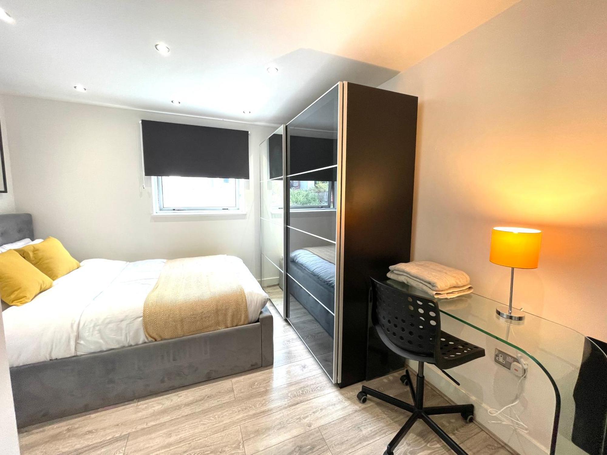 Rnm - Business Professionals Stay, Walsall City Centre, 2 Bedroom With Ensuite And Bathroom, Entire Place, Kitchen & Washroom With Amenities, Smart Tv, Easy Access, Fast Wifi, Parking Nearby, Great Transport Links والسال المظهر الخارجي الصورة