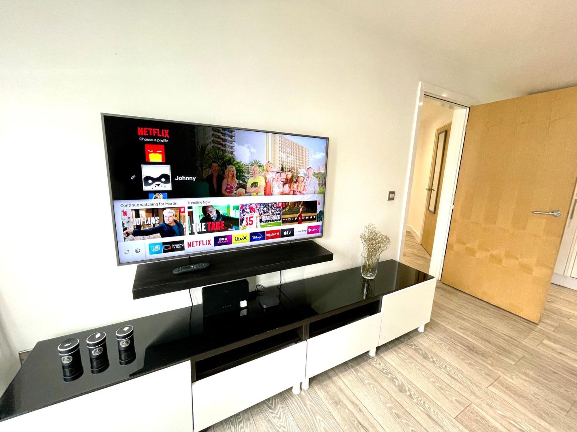 Rnm - Business Professionals Stay, Walsall City Centre, 2 Bedroom With Ensuite And Bathroom, Entire Place, Kitchen & Washroom With Amenities, Smart Tv, Easy Access, Fast Wifi, Parking Nearby, Great Transport Links والسال المظهر الخارجي الصورة