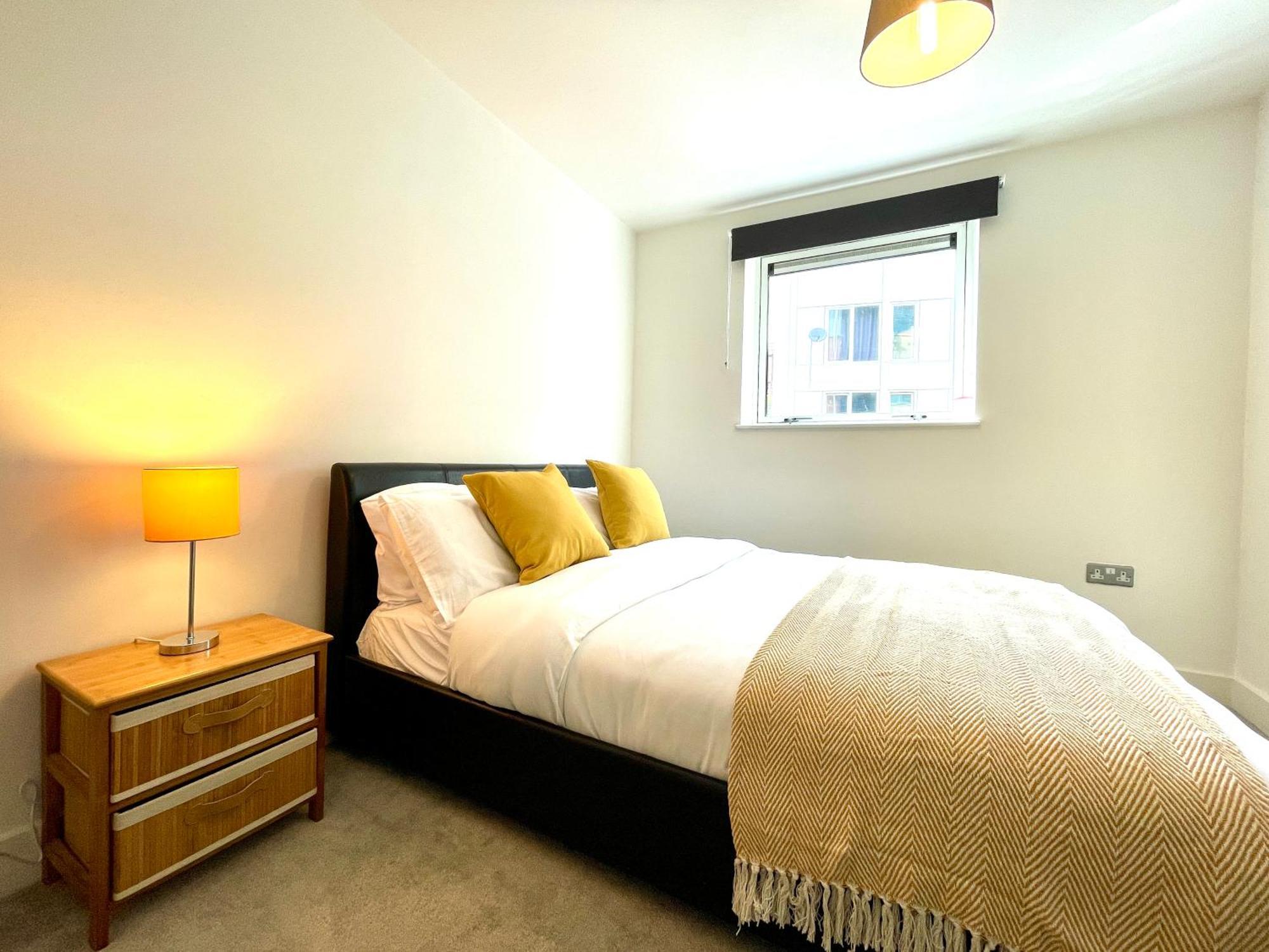 Rnm - Business Professionals Stay, Walsall City Centre, 2 Bedroom With Ensuite And Bathroom, Entire Place, Kitchen & Washroom With Amenities, Smart Tv, Easy Access, Fast Wifi, Parking Nearby, Great Transport Links والسال المظهر الخارجي الصورة