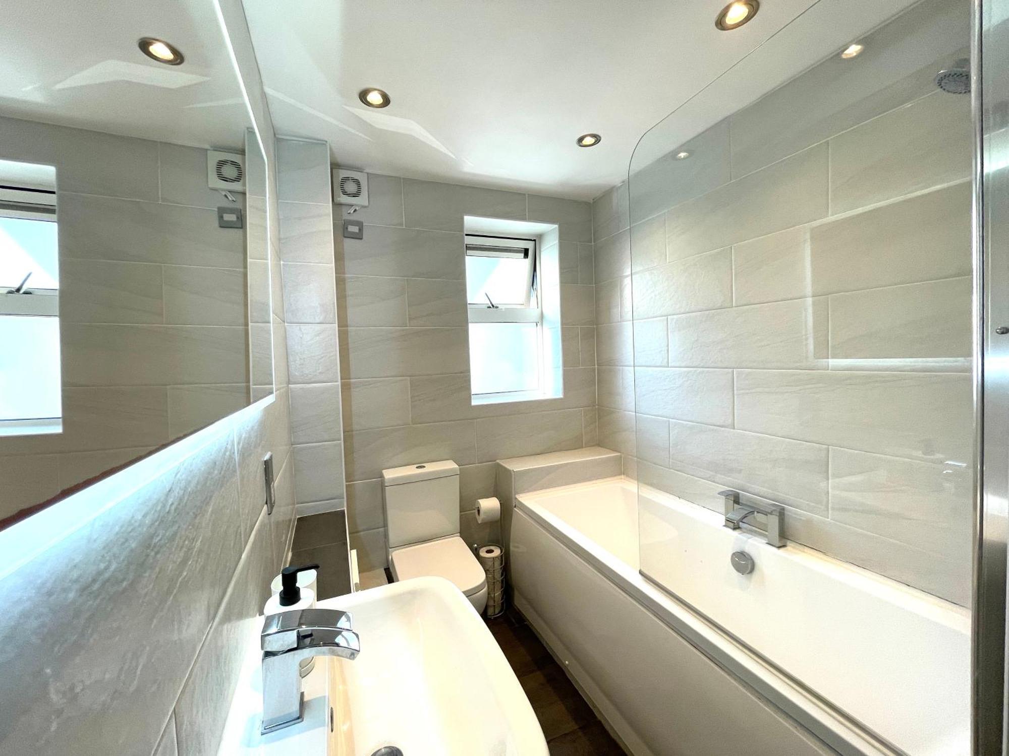 Rnm - Business Professionals Stay, Walsall City Centre, 2 Bedroom With Ensuite And Bathroom, Entire Place, Kitchen & Washroom With Amenities, Smart Tv, Easy Access, Fast Wifi, Parking Nearby, Great Transport Links والسال المظهر الخارجي الصورة