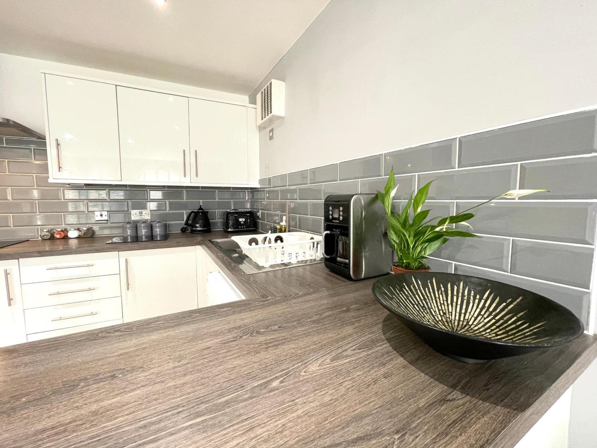 Rnm - Business Professionals Stay, Walsall City Centre, 2 Bedroom With Ensuite And Bathroom, Entire Place, Kitchen & Washroom With Amenities, Smart Tv, Easy Access, Fast Wifi, Parking Nearby, Great Transport Links والسال المظهر الخارجي الصورة